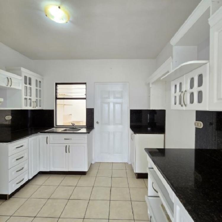 Casa en Renta San Cristóbal A-1 por Bulevar Principal