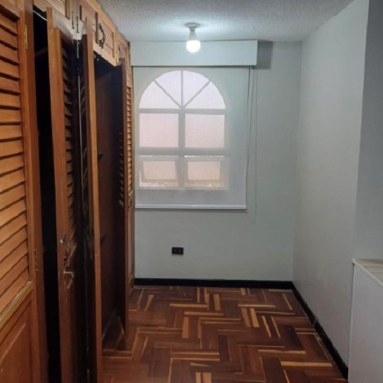 Oficina en Renta Zona 11 Condominio María José