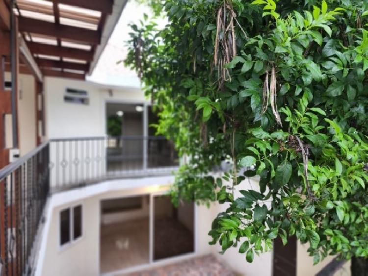 Casa en Venta fuera de garita, por Pinares