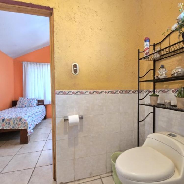 Casa grande en Venta en San Cristóbal y 2 Apartamentos