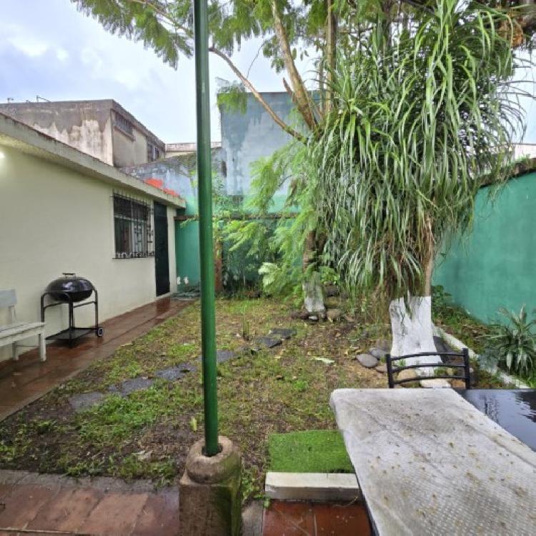 Casa en Venta Zona 11 Mariscal, con 3 apartamentos