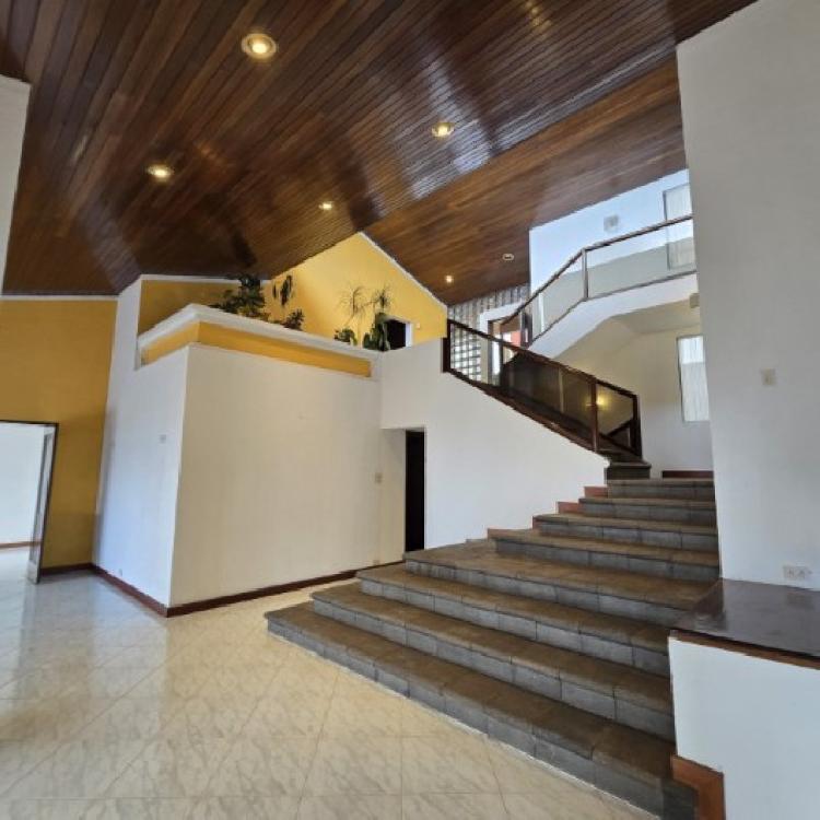 Casa en Venta en Montebello, Carretera a El Salvador