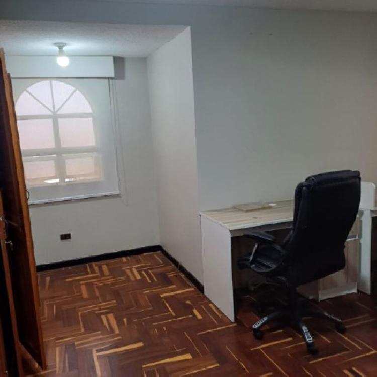 Oficina en Renta Zona 11 Condominio María José