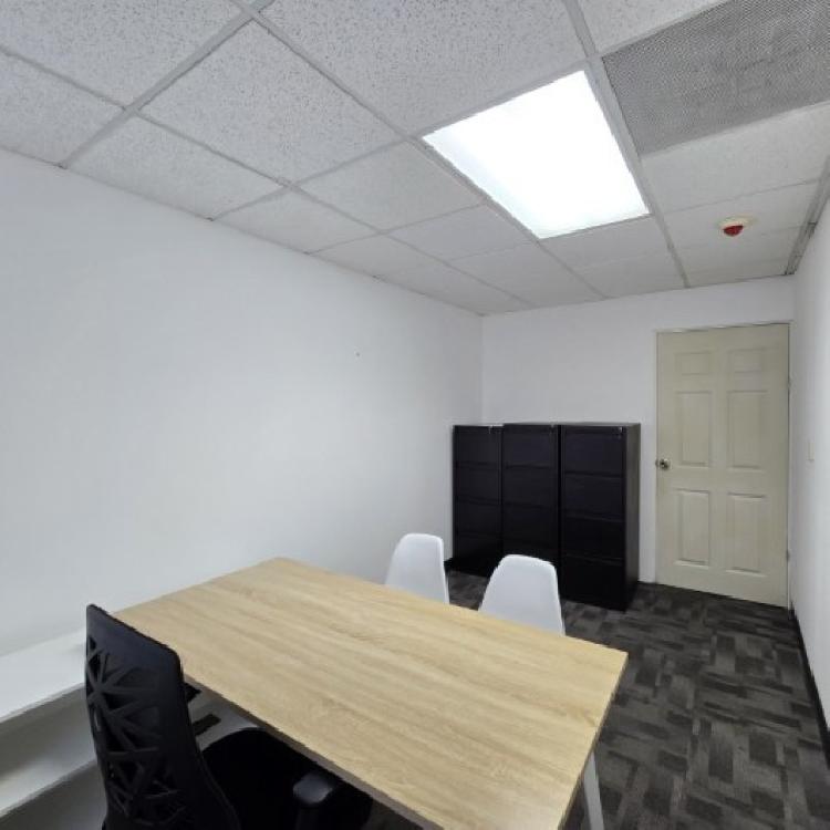 Oficina Amueblada y Equipada en Venta Zona 14 Europlaza