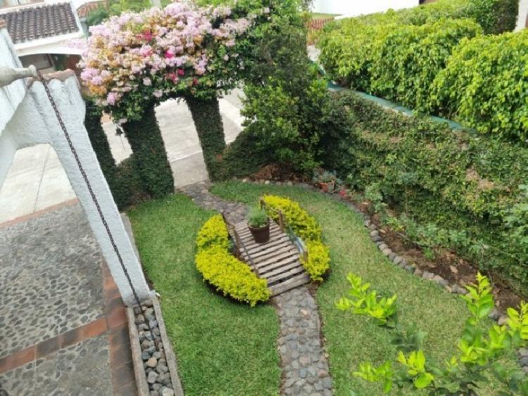 Casa en Venta Las Majaditas, acceso por Zona 11 Charcas