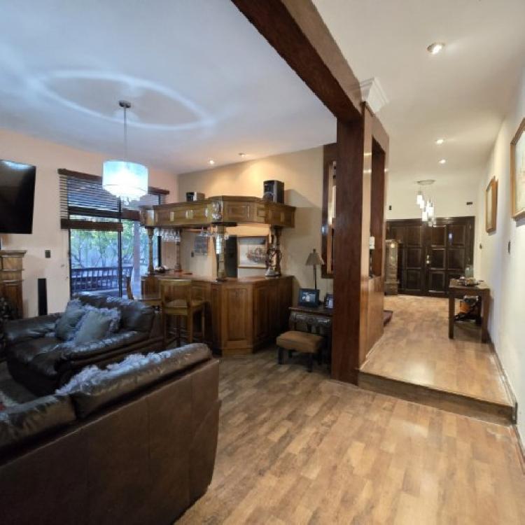 Casa en Venta en Condominio sobre Bulevar San Cristobal