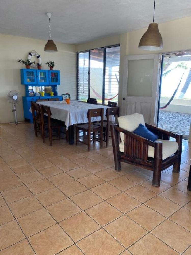 Casa Amueblada de Playa en Venta, Monterrico 