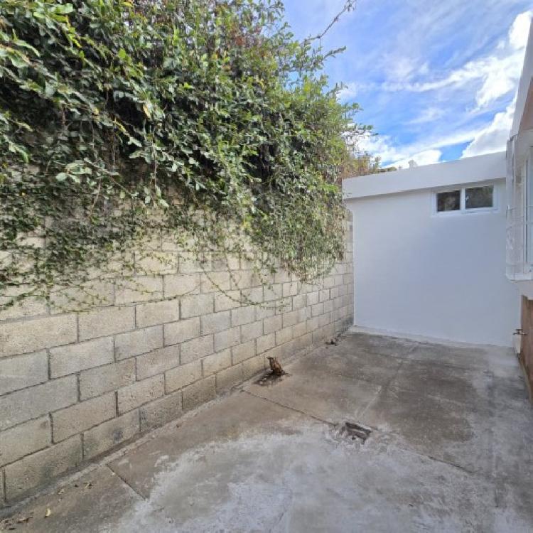 Casa en Renta San Cristóbal - Un Nivel y 4 Parqueos