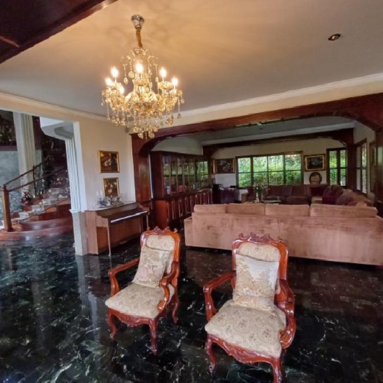 Casa en venta en El Encinal Zona 7 Mixco Guatemala