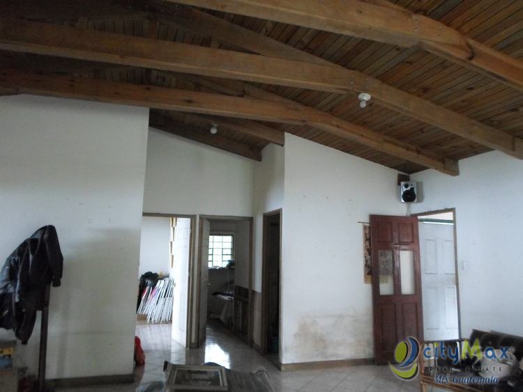 Casa con Potencial para uso Comercial en Venta Mixco