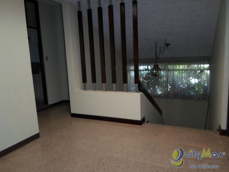 CASA EN VENTA ZONA 11 LAS CHARCAS