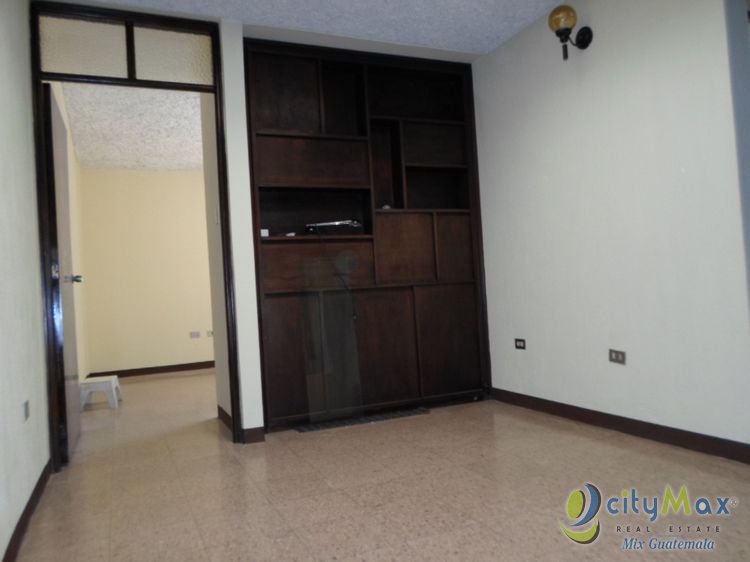 CASA EN VENTA ZONA 11 LAS CHARCAS