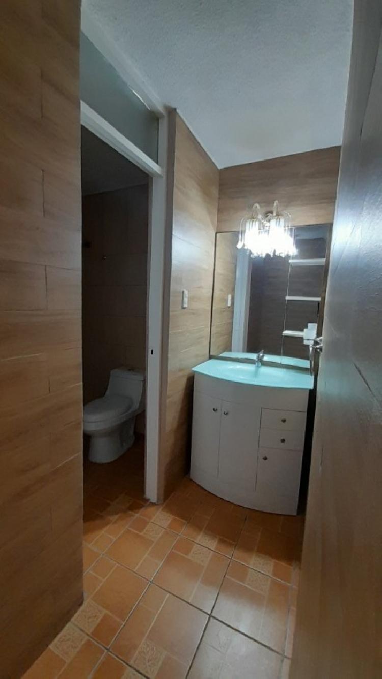 Apartamento en Renta Zona 10 Ciudad, con 2 balcones