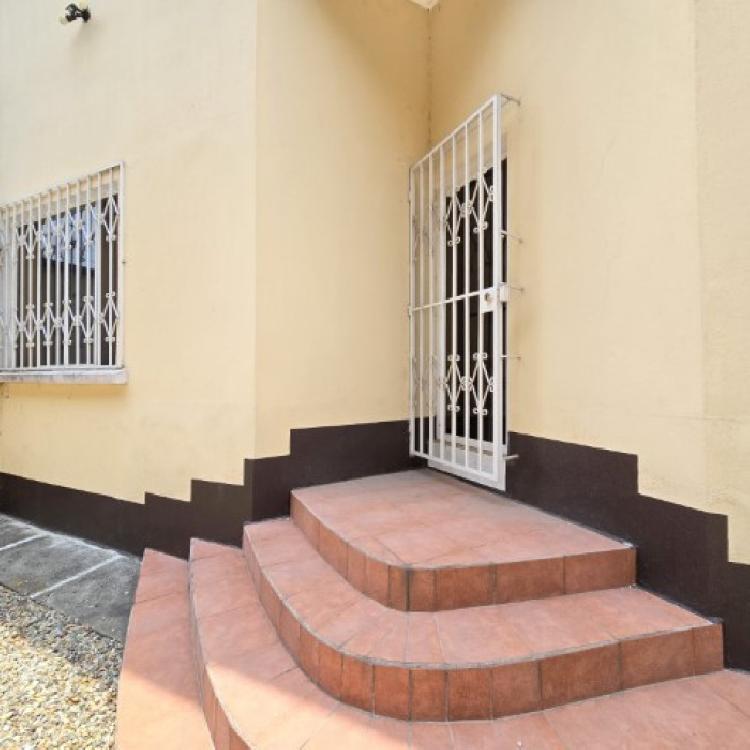 Casa en Venta Zona 16 Colonia Residencial con Garita