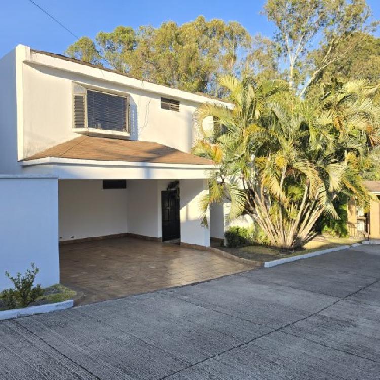 Casa en Venta en Condominio sobre Bulevar San Cristobal