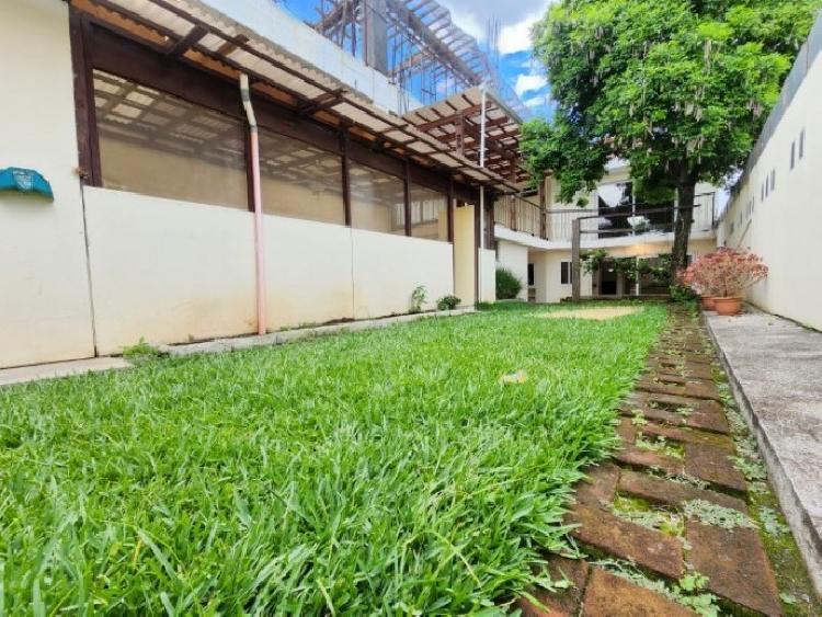 Casa en Venta fuera de garita, por Pinares