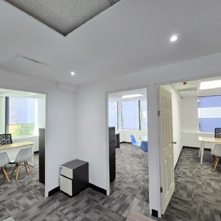Oficina Amueblada y Equipada en Venta Zona 14 Europlaza