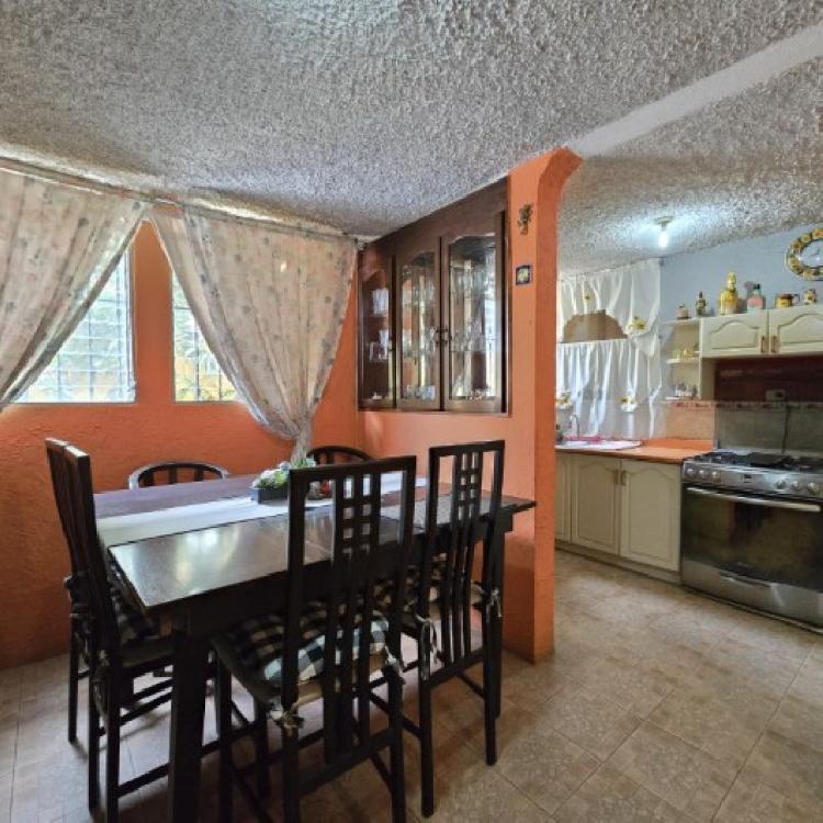 Casa grande en Venta en San Cristóbal y 2 Apartamentos