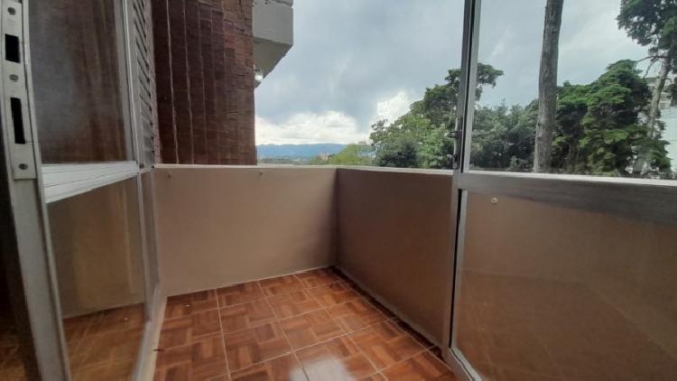 Apartamento en Renta Zona 10 Ciudad, con 2 balcones