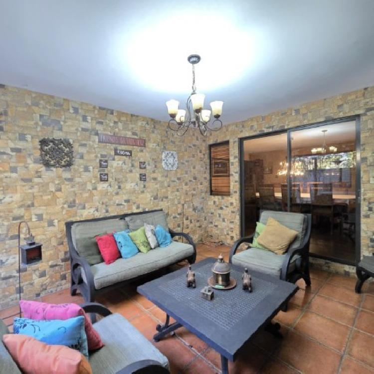 Casa en Venta en Condominio sobre Bulevar San Cristobal