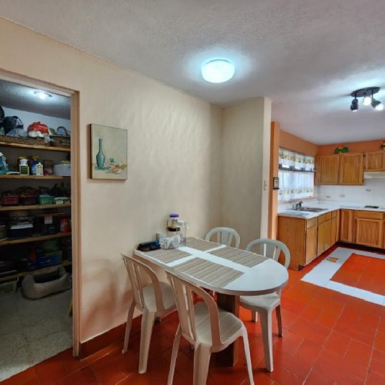 Casa en Venta de Un Nivel y Amplio Jardín San Cristóbal