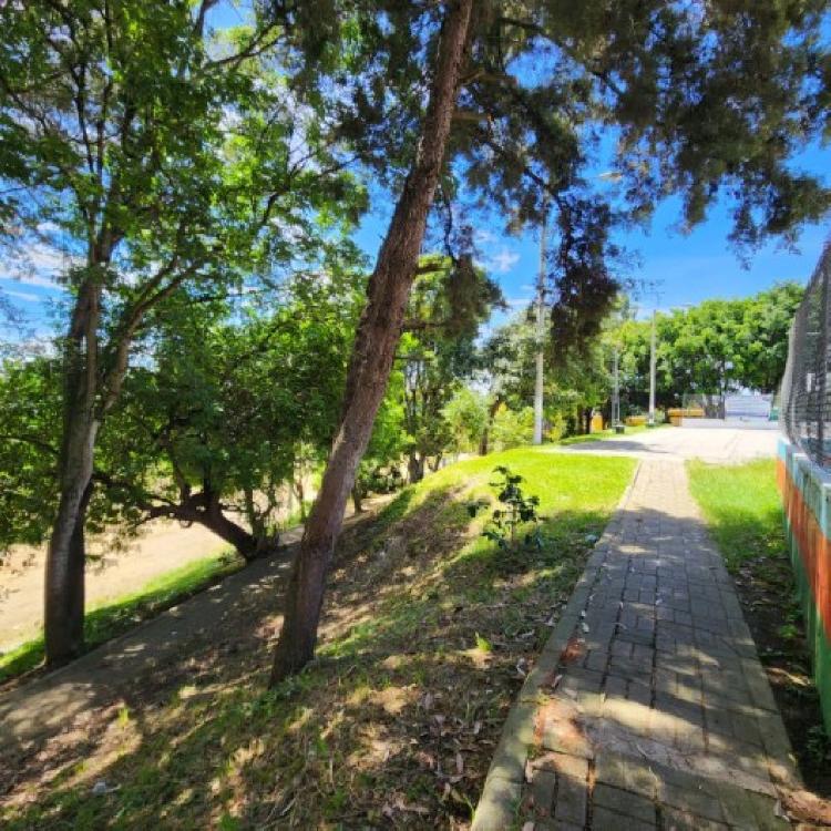 Casa de Un Nivel en Venta en Colonia Lomas de Portugal