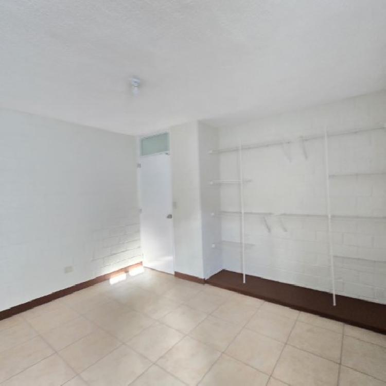 Casa en Renta San Cristóbal - Un Nivel y 4 Parqueos