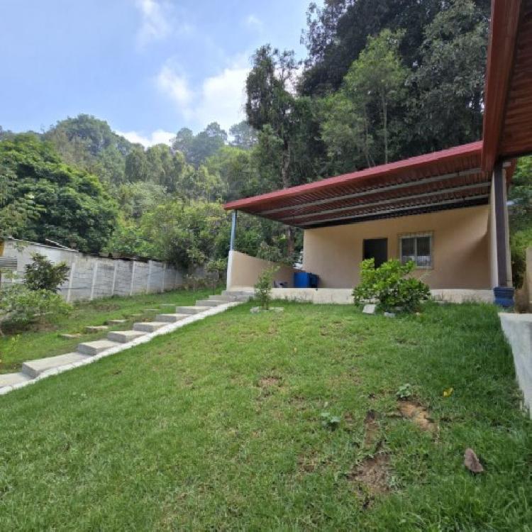 Casa en Venta en amplio Terreno El Manzanillo Z1 Mixco