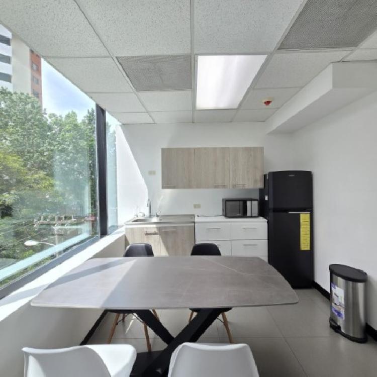 Oficina Amueblada y Equipada en Venta Zona 14 Europlaza