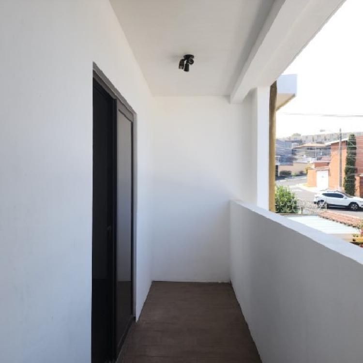 Apartamento en Venta con Balcón y Terraza con Pérgola