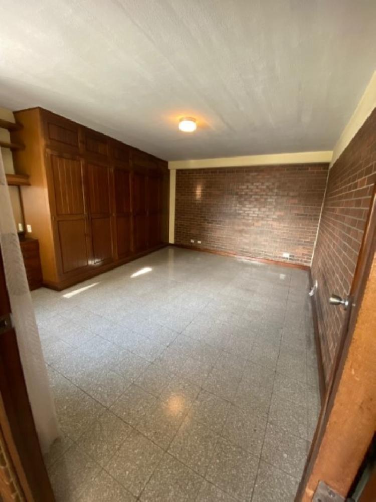 Apartamento en Renta Zona 10, amplio y céntrico