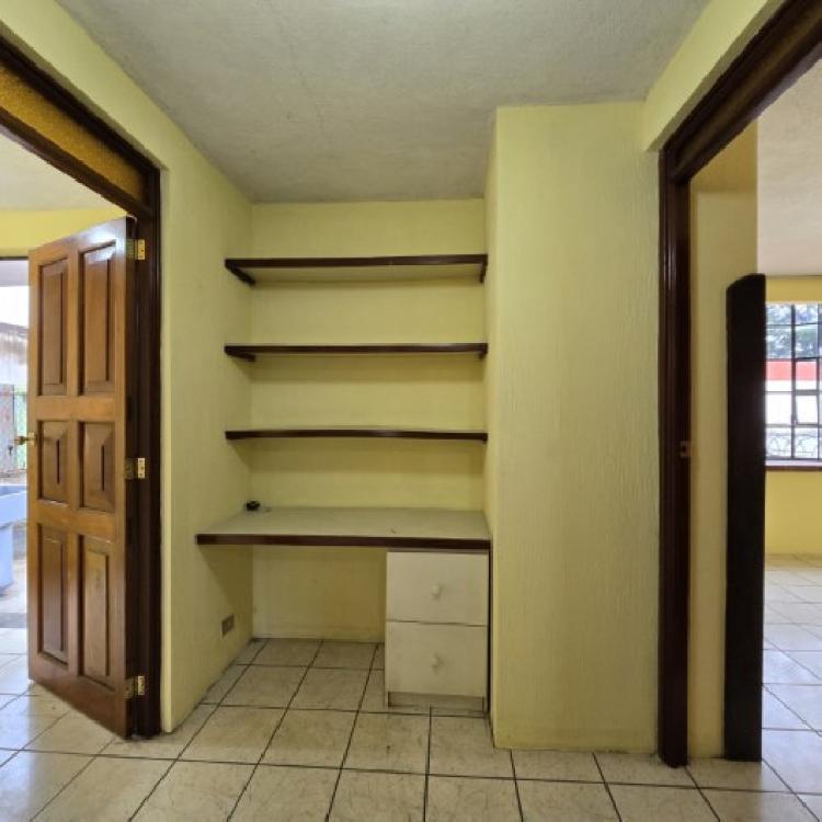 Casa en Venta Zona 11 Mariscal, con 3 apartamentos