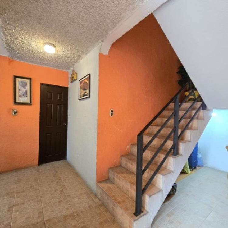 Casa grande en Venta en San Cristóbal y 2 Apartamentos