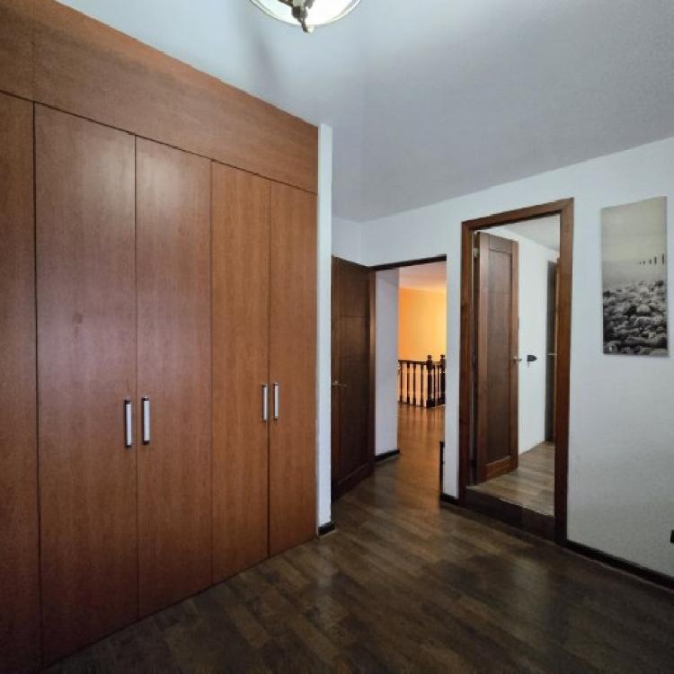 Casa en Venta en Condominio sobre Bulevar San Cristobal