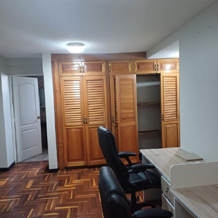 Oficina en Renta Zona 11 Condominio María José
