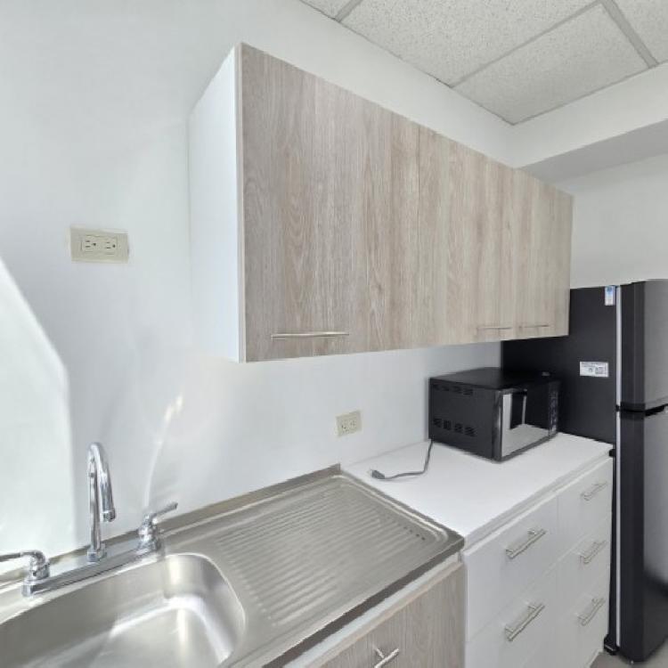 Oficina Amueblada y Equipada en Venta Zona 14 Europlaza