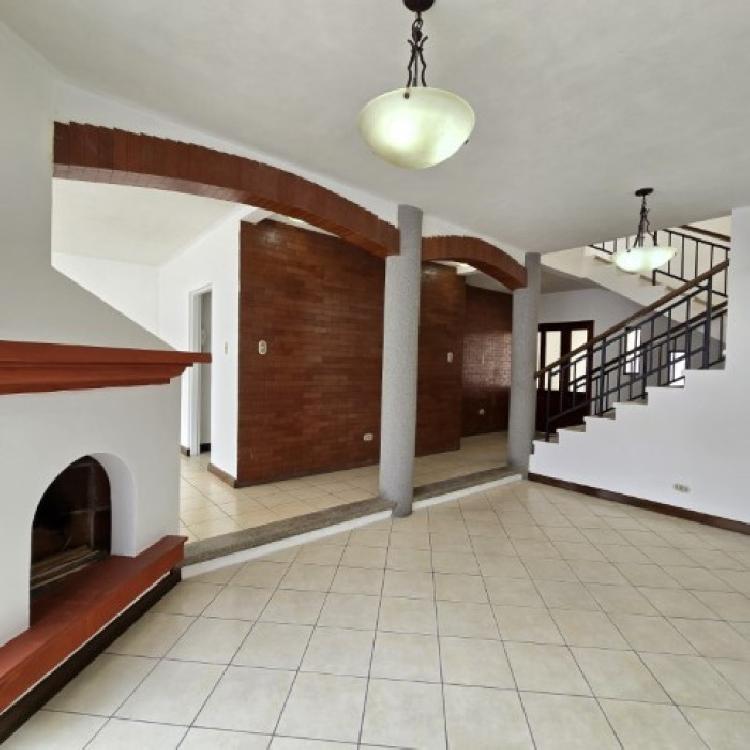 Casa en Renta San Cristóbal A-1 por Bulevar Principal