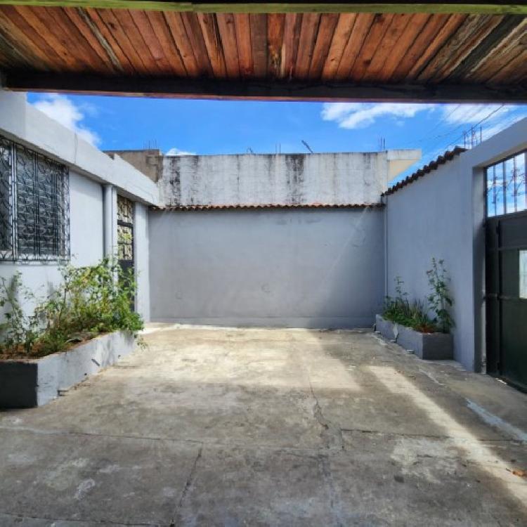 Casa de Un Nivel en Venta en Colonia Lomas de Portugal