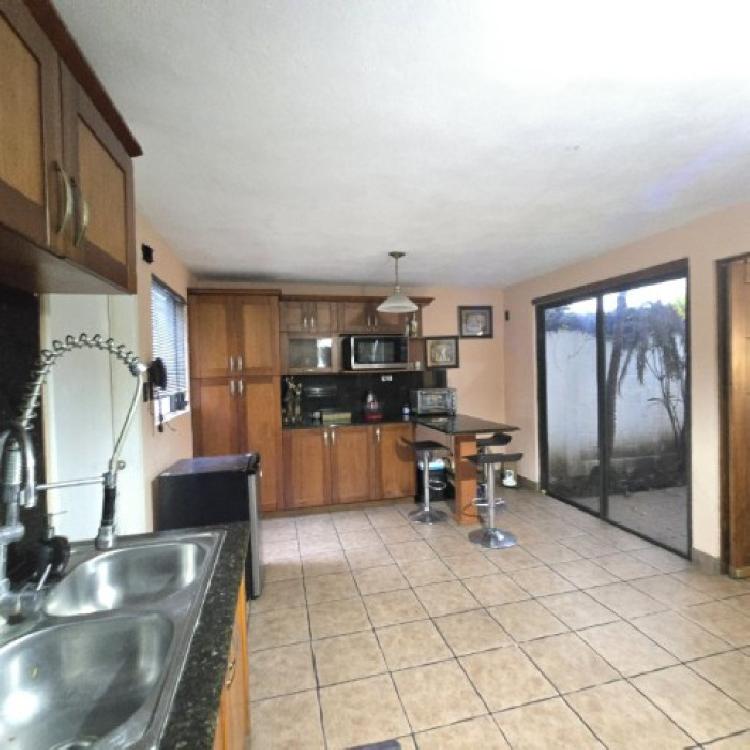 Casa en Venta en Condominio sobre Bulevar San Cristobal