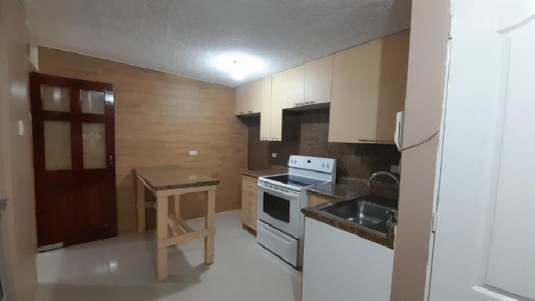 Apartamento en Renta Zona 10 Ciudad, con 2 balcones