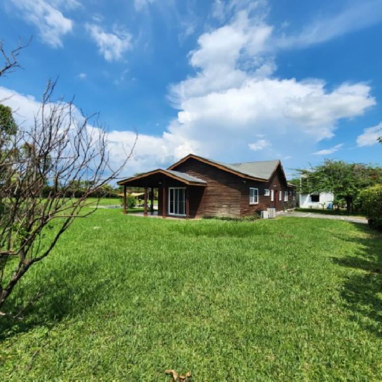 Casa Amueblada en Renta en Un Terreno de 5,210 varas2