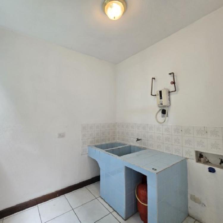 Casa en Renta Zona 16 Guatemala, afuera de garita