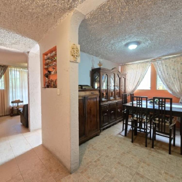 Casa grande en Venta en San Cristóbal y 2 Apartamentos