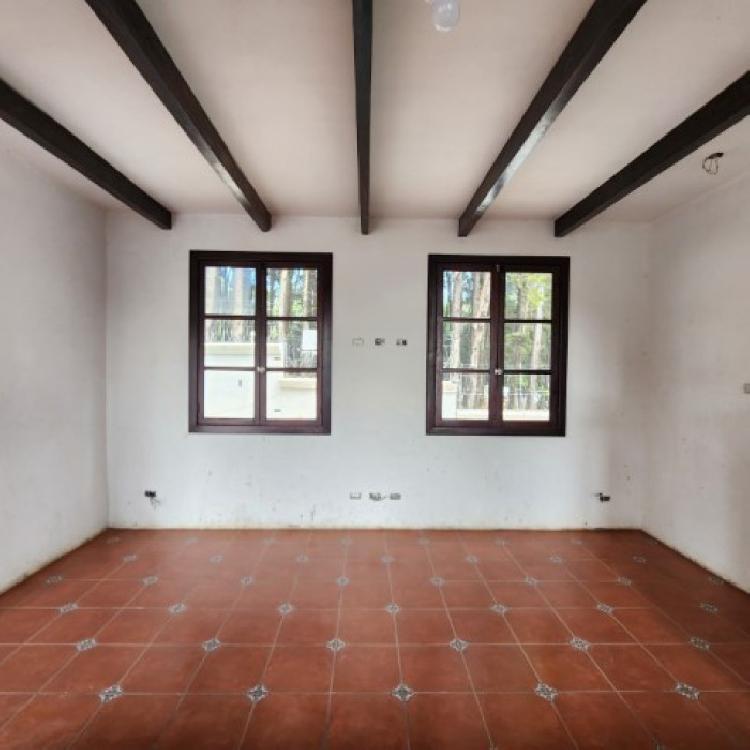 Casa Amplia en Venta Zorzoyá San Lucas Sacatepéquez