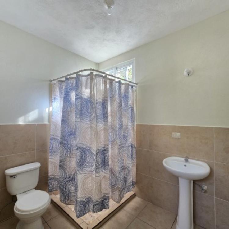 Casa en Renta San Cristóbal - Un Nivel y 4 Parqueos
