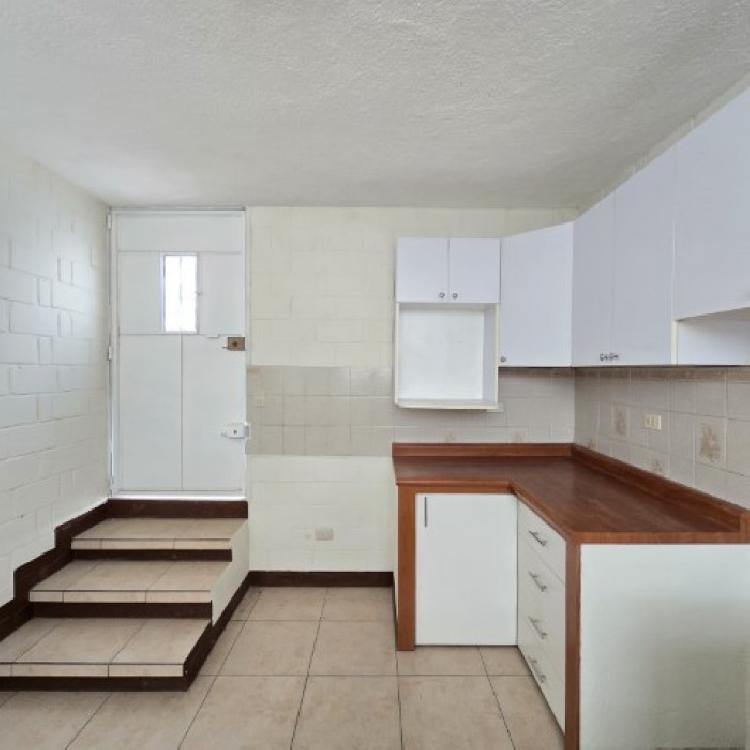 Casa en Renta San Cristóbal - Un Nivel y 4 Parqueos