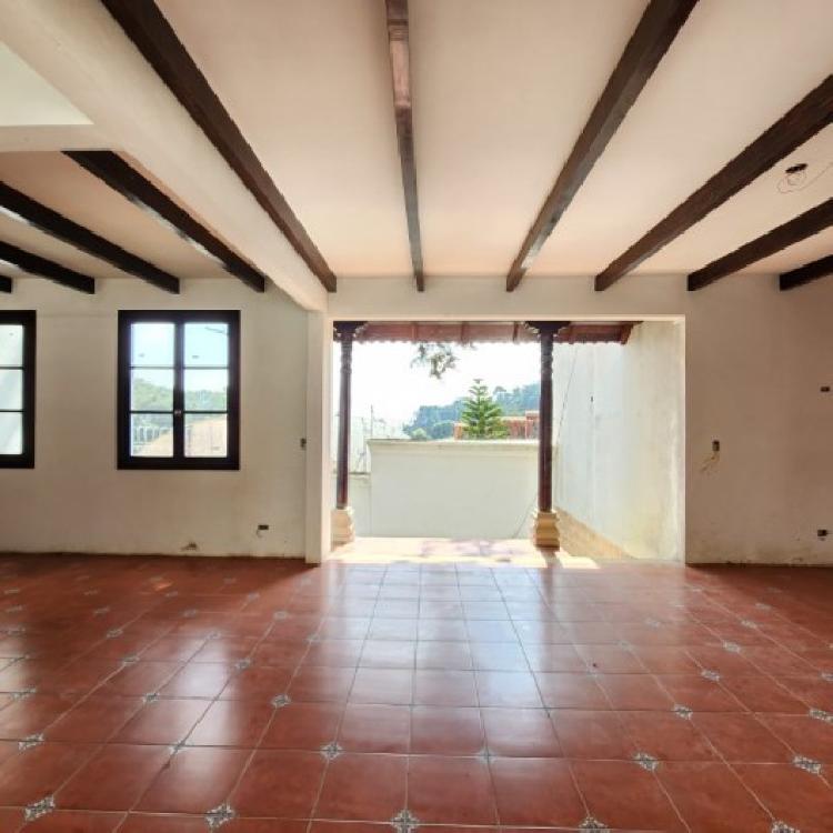 Casa Amplia en Venta Zorzoyá San Lucas Sacatepéquez