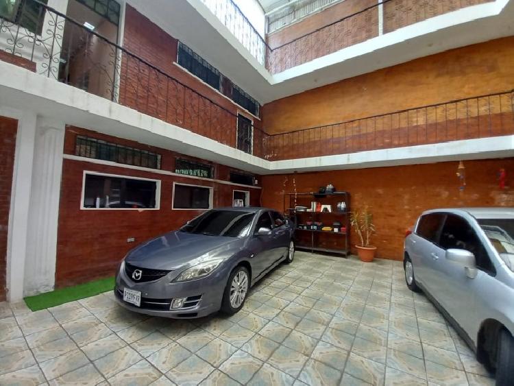 Casa grande en venta cerca a Carretera Interamericana 