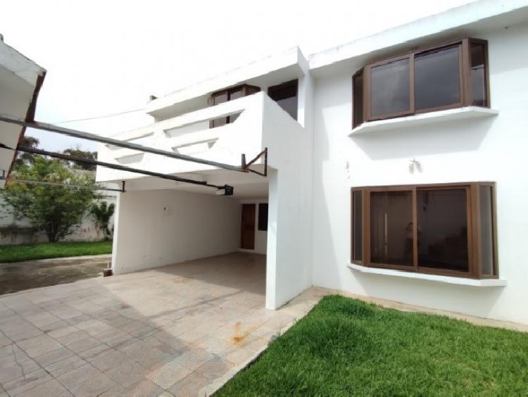 Casa en Venta Balcones de San Cristóbal, Guatemala