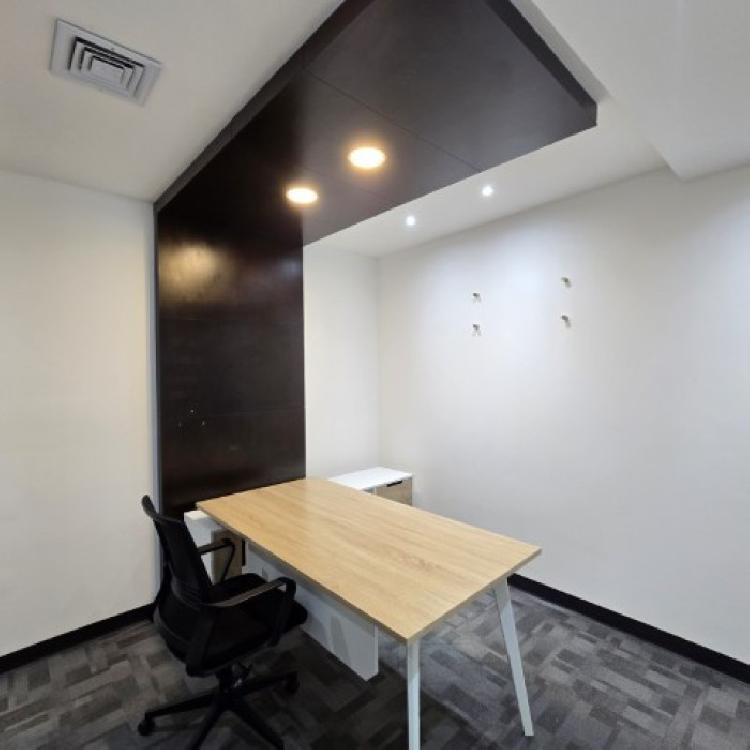 Oficina Amueblada y Equipada en Venta Zona 14 Europlaza